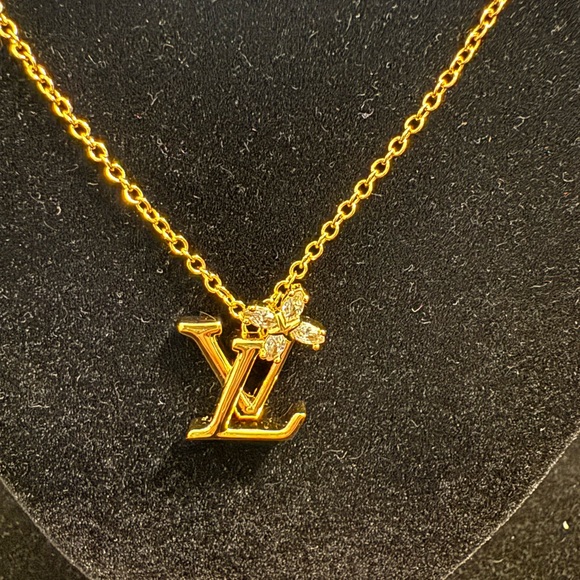 Louis Vuitton Gold Necklace with Iconic LV Pendant M00596 - Picture 1 of 6